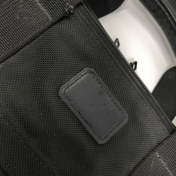 Tumi 207D3 Slim Black Nylon Ballistic Mini Laptop Ipad Computer Travel Bag - Picture 5 of 16